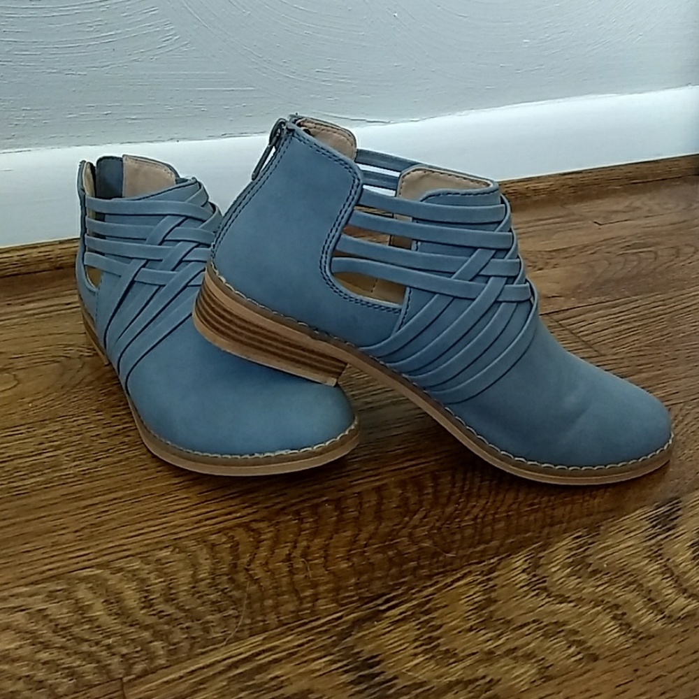 Rocked dog ankle boots